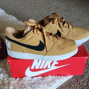 Nike Wheat/Black Low-Top Sneakers with Black Swoosh-Men Sz 9/Women 10.5